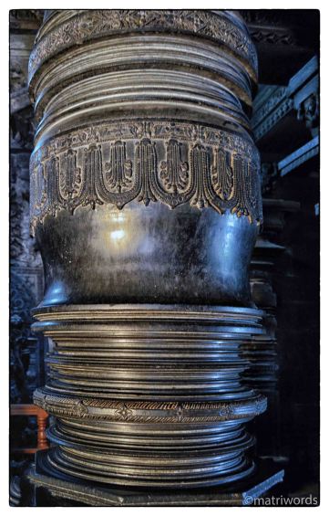 Cylindrical pillar, Belur temple